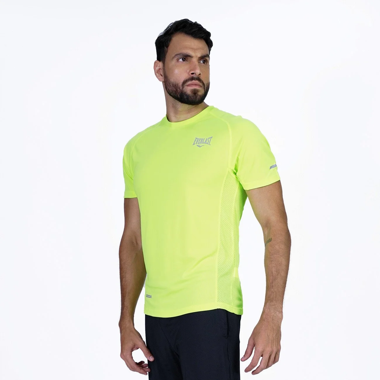 detalle de la tela transpirable del t-shirt everlast