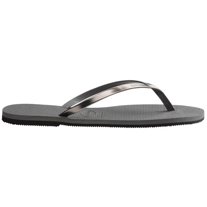 detalle del diseño metálico FC, sandalias havaianas