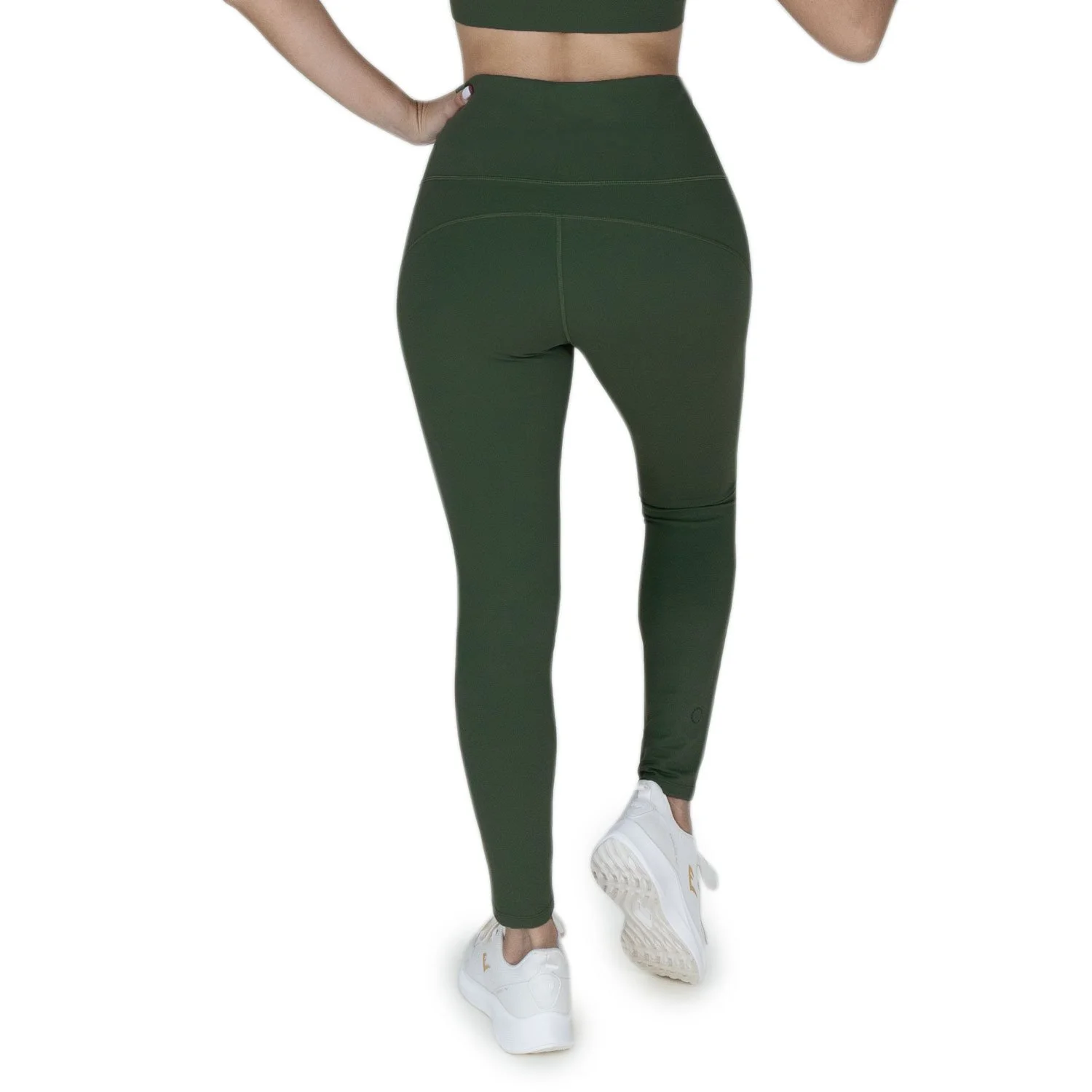 detalle de la pierna del legging everlast empower deportivo