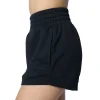 material de 60% poliéster y 40% algodón del short everlast champion deportivo