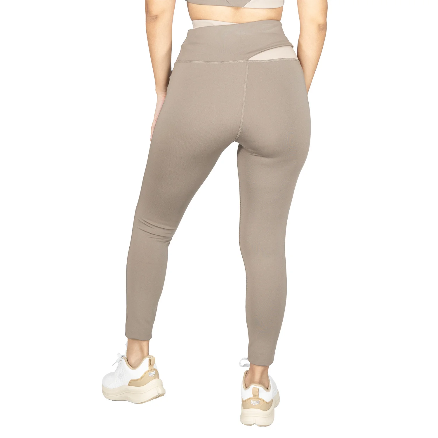 detalle de la parte superior del legging everlast savanna, telas transpirables
