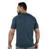 detalle de la tela transpirable del t-shirt deportivo