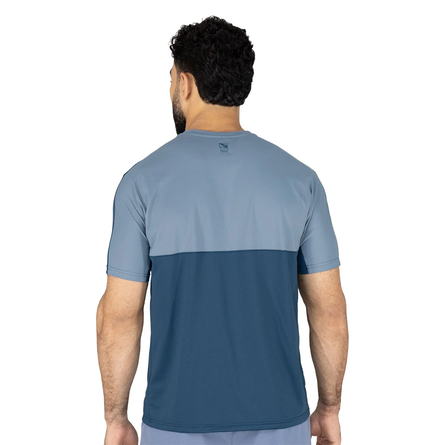 detalle de la tela transpirable del t-shirt everlast spin poliester