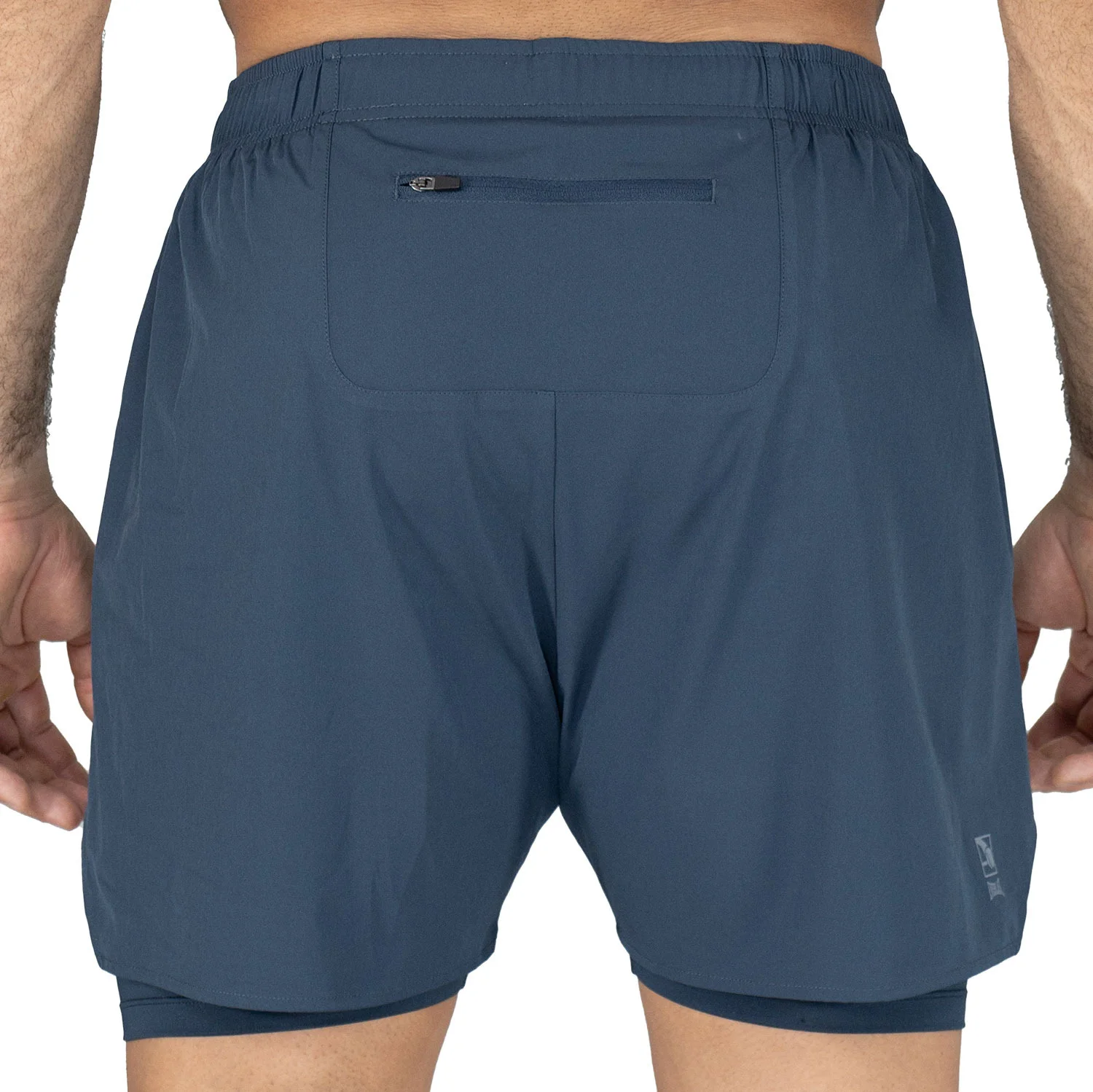 detalle del material transpirable del short deportivo