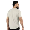 detalle de la costura del t-shirt everlast xtreme