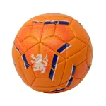 balon de futbol runic holanda, vista frontal vibrante