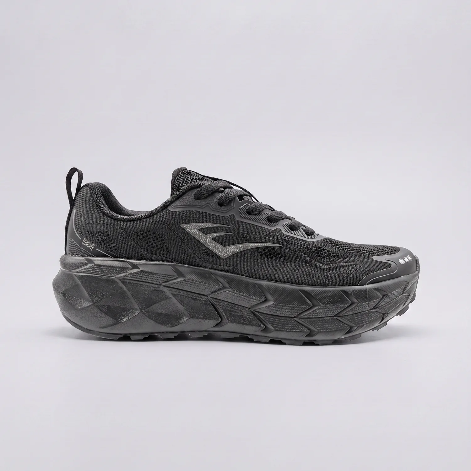 Zapatillas Elite Nitro-C1 Everlast para hombre en color Negro/Rojo, vista lateral del modelo trail