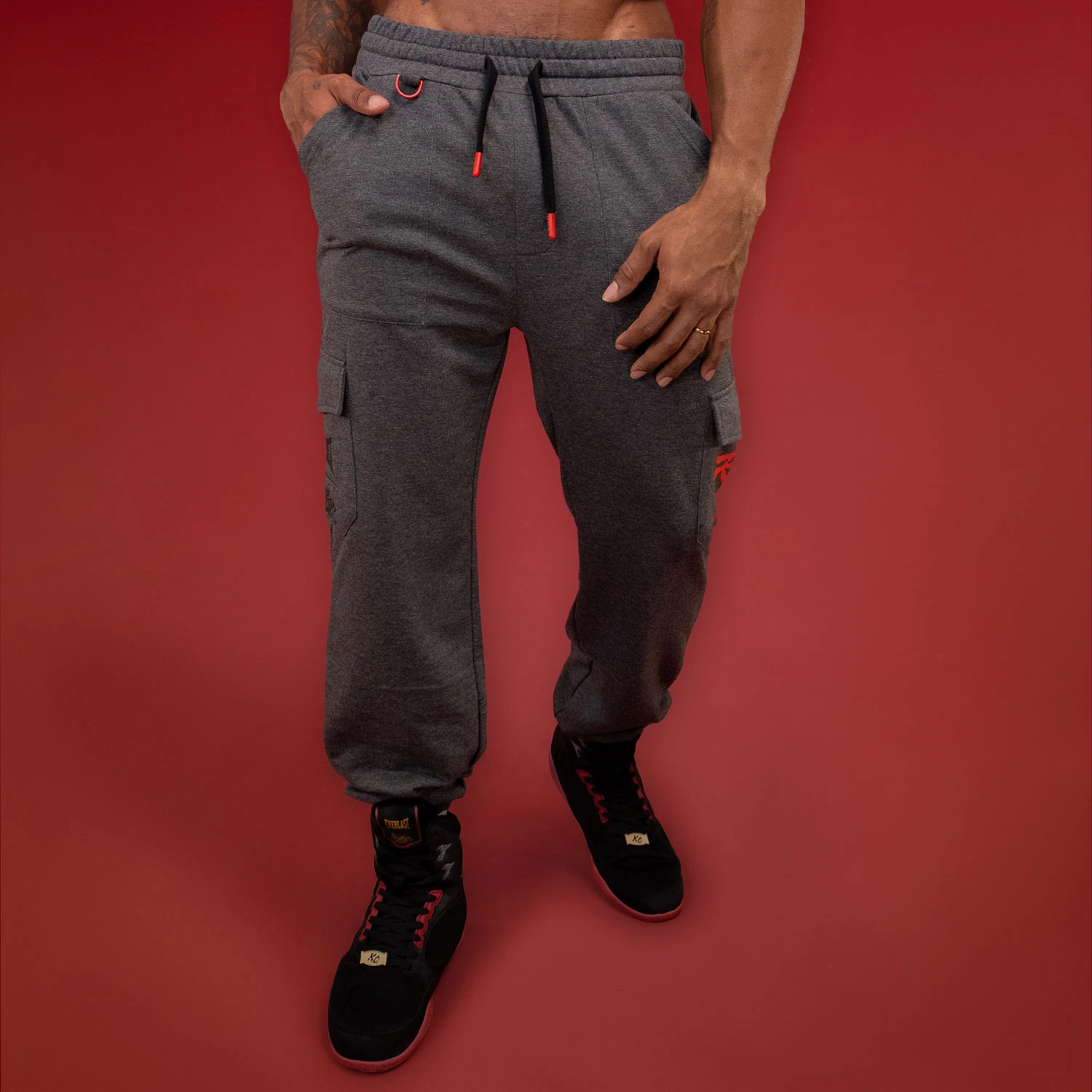 Pant Jogger Cargo Everlast Street Fighter Akuma Gris Carbón para Hombre