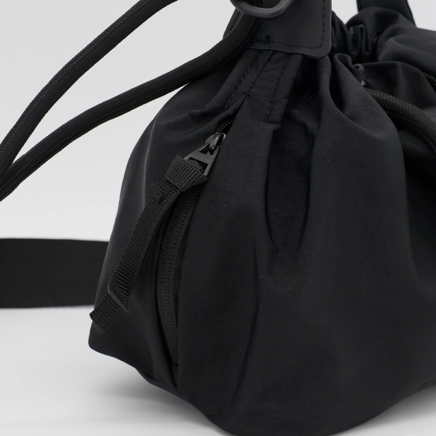 Bolso cruzado Everlast Knot negro