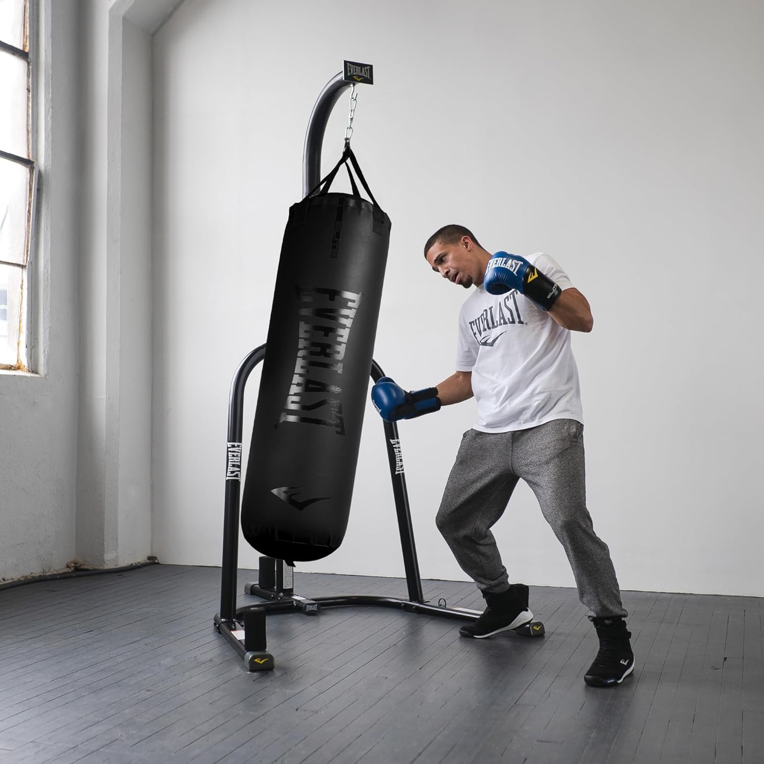 Saco de boxeo Everlast Elite 2 de 100 lb color negro - Imagen 2